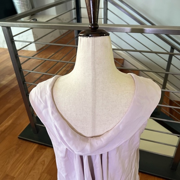 L’AGENCE Scoop Neck Sleeveless Blouse in pretty Lavender - Picture 7 of 15